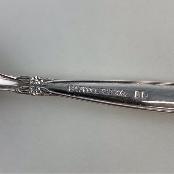 Rogers Bros. IS 1965 Vintage Silver Garland Pattern Demi-Tasse Spoons, Set of 5 - Picture 8 of 11